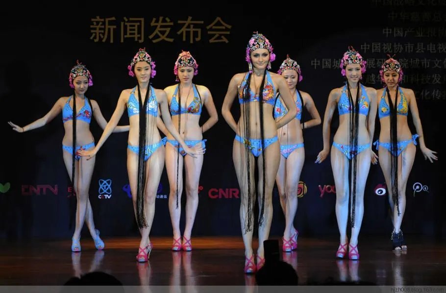 比基尼京剧亮瞎眼球 被指糟蹋国粹(组图)