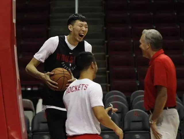 怎么样看待周琦成为第四个打NBA季后赛的中国球员？