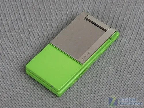 日系时尚翻盖手机 夏普SH9110c今欲破2K