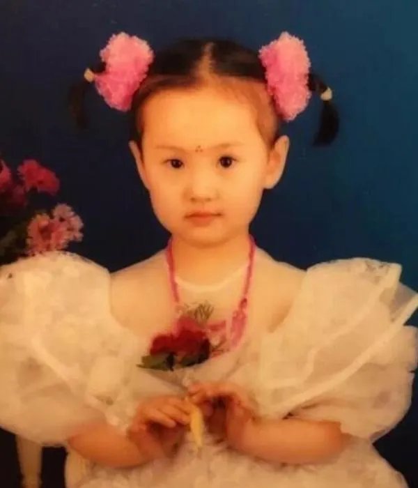 明星的童年照在综艺节目上被曝出，这都有哪些明星的童年照？