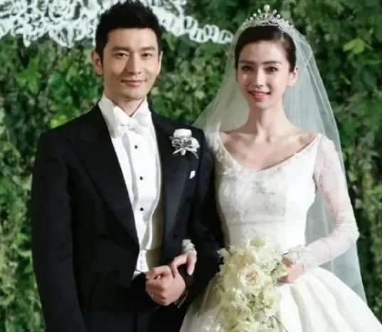 黄晓明baby接连被曝婚变，超话发布通知疑暗示未离婚，都有哪些小细节？