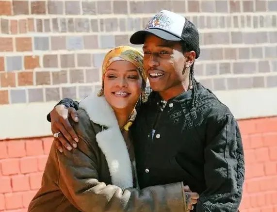 蕾哈娜男友被曝出轨某时尚设计师，你怎么看待这件事？