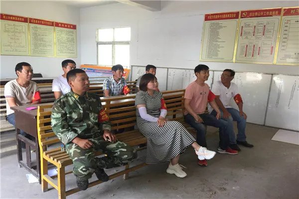 居委会工作年薪10万，但是没有编制，要不要去呢？