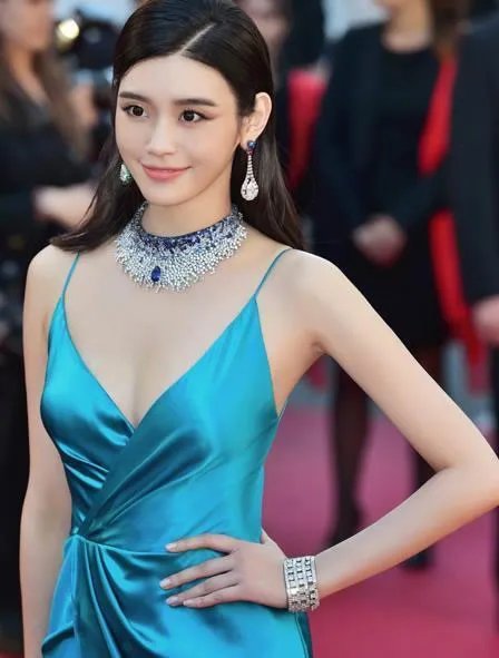 奚梦瑶坐何家专车是什么情况：详情始末曝光（图）