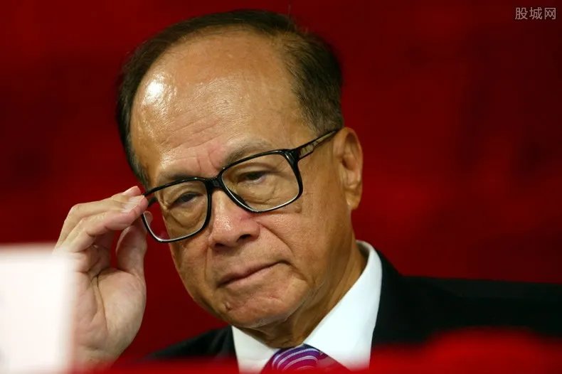 李嘉诚国籍改回中国了？ 其实大家一直误解了