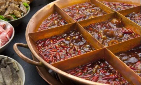 火锅店回收汤底变新油赚29万,这种油对身体有哪些伤害?