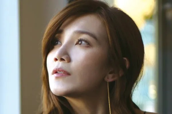 求能够做晚礼服走秀的歌曲，要慢一些的，是歌曲不是音乐啊！！