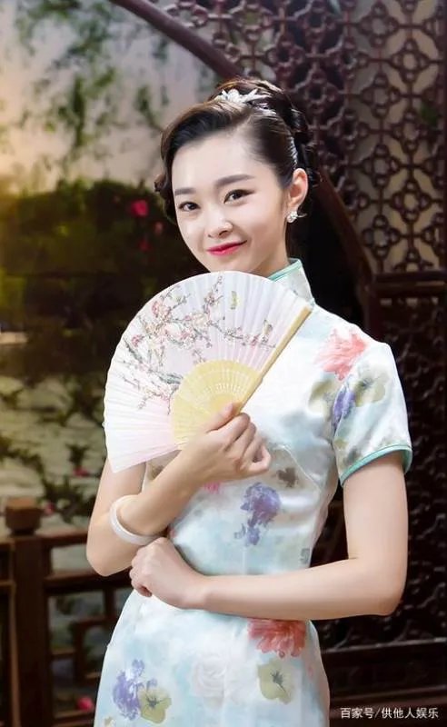 景甜凭借《司藤》一人分饰两角成功翻红,没想到接洽女主曾是她？