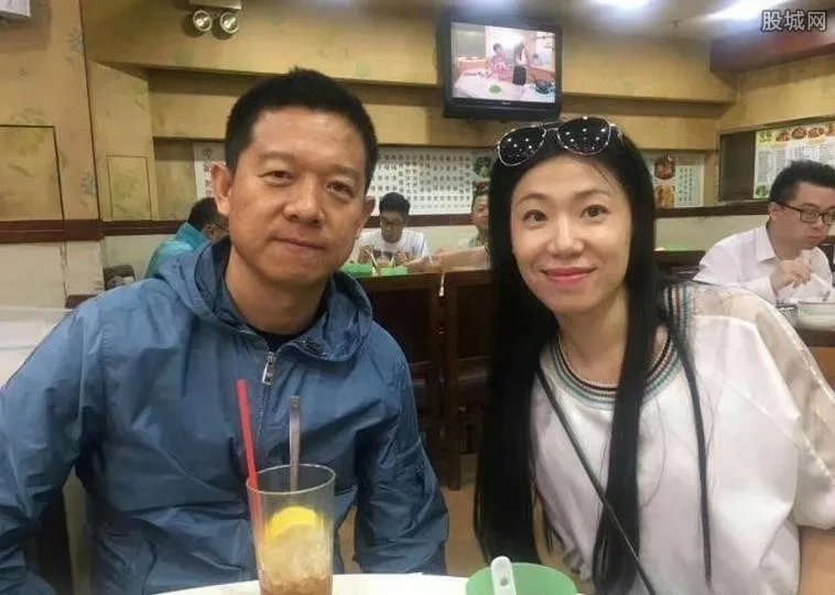 贾跃亭现身香港 秘密回香港被发现现场照曝光