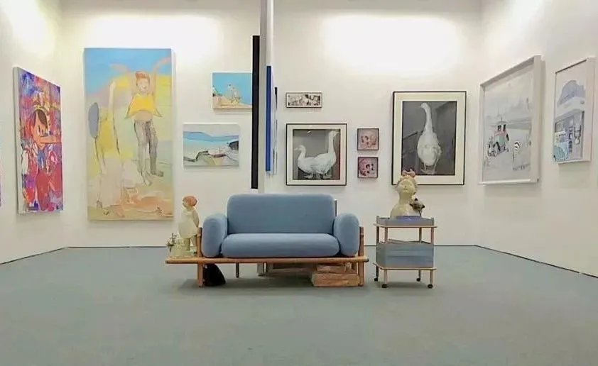 PIY丨装在盒子里,自带边几的沙发你见过吗?