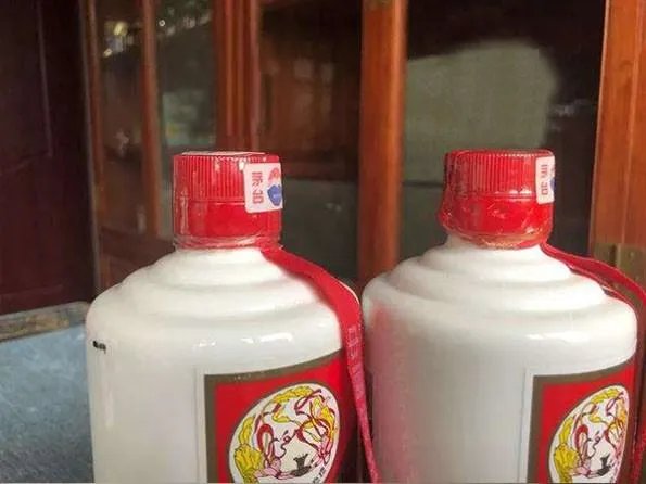 拿“假茅台”调包真酒,被服务员抓现行,做生意怎样防无孔不入的骗子?