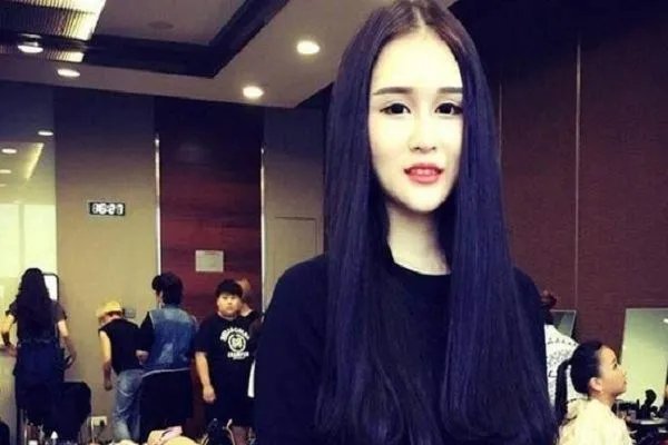 李若彤被黑的太惨了，赵本山23岁女儿近照曝光后网友为何这样说？