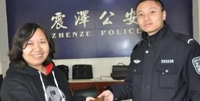 警民连闯7个红灯救助昏迷女童，到底什么情况？
