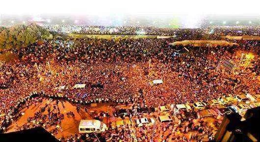 上海外滩踩踏死了多少人