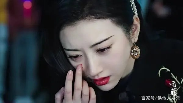 景甜凭借《司藤》一人分饰两角成功翻红,没想到接洽女主曾是她？