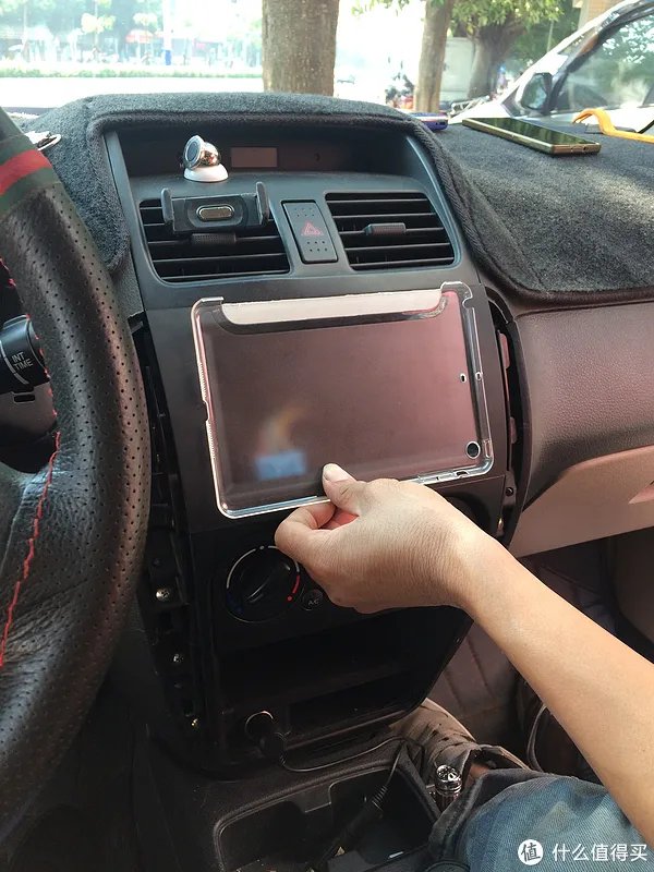 来吧，把iPad mini装进你的汽车中控！