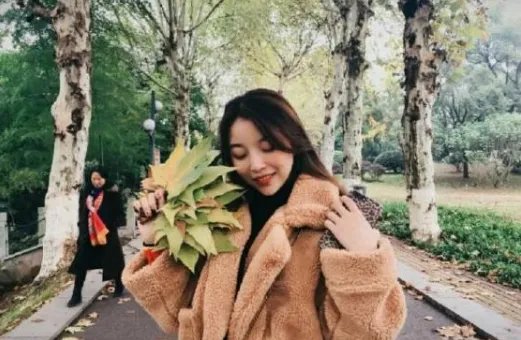 胡歌爆炸头登热搜，男朋友也想这样弄，我该怎么劝说对方？