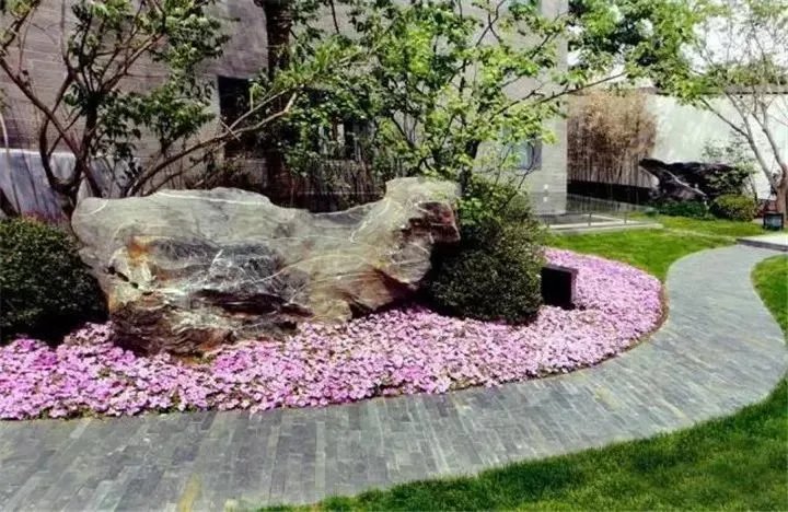 庭院里的这一方石头，历经千年，大有讲究