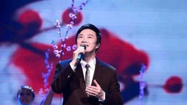 74岁老爷子参加中国好声音，四位导师不敢转身，这是为什么？