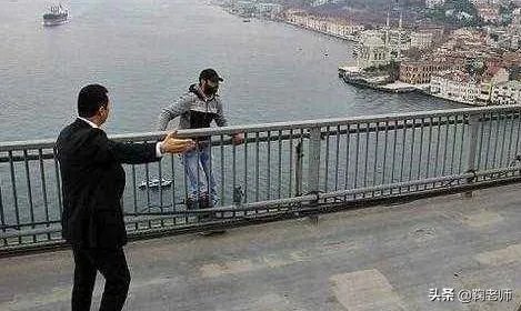 上海17岁男孩跳桥死亡,到底是谁的错?