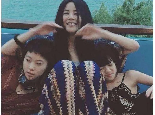 李嫣回应逛夜店什么情况？她回应了什么？