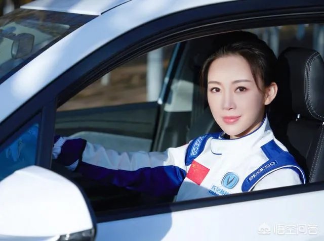 台球女神潘晓婷和车侑蓝,颜值都很高,两位女神谁更漂亮?