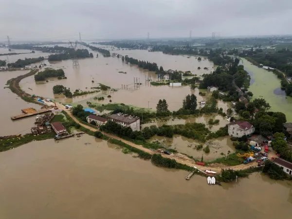 是什么原因导致安徽庐江石大圩决堤的呢?
