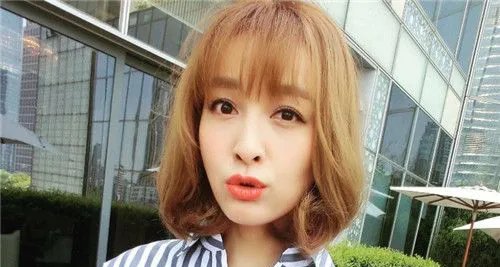 吴昕遭网友吐槽退出闲鱼,该不该提倡明星卖二手货?