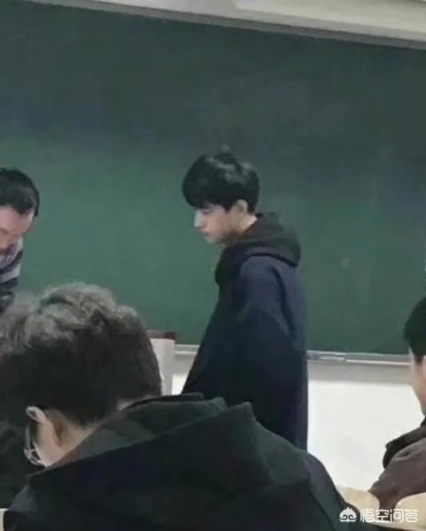 被湖南大学“90后”高颜值副教授刷屏,你觉得这位副教授颜值怎么样?