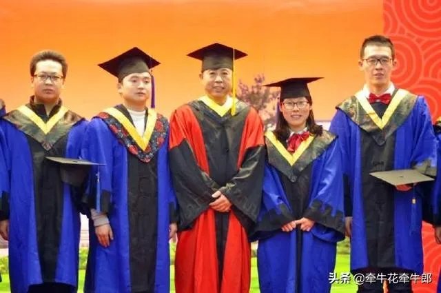 有人说考研如果考本校,对于专业科目中有些题目,本校的老师都会“透露”,作为别校的学生该怎么办,如何才能知道复习点?