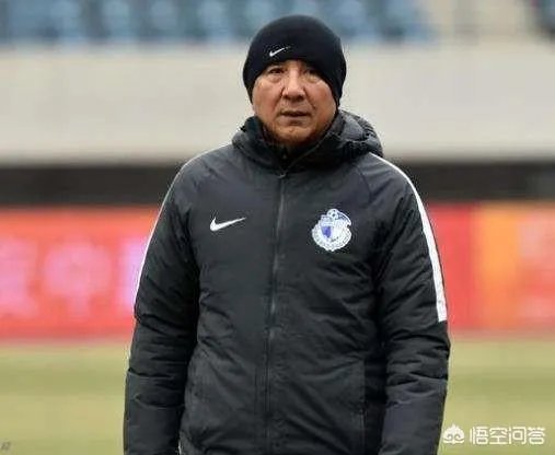 如何看待大连一方高层表示：期待新帅扭转局面，马林团队战术落后？