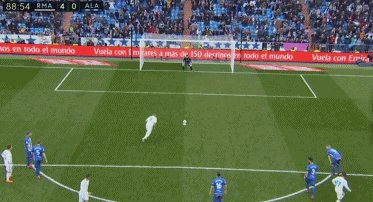 面对尤文球迷的欢呼和赞许，C罗用双手合十回应，你怎么看？