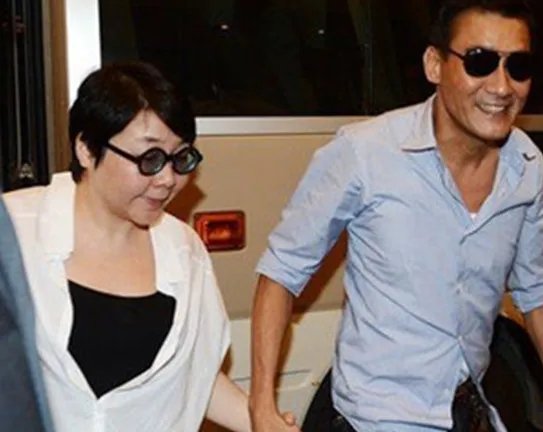 梁家辉妻子年轻照片曝光 谈妻子年轻时很漂亮