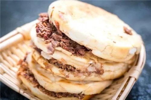 陕西名小吃，分明是馍夹着肉，为何被叫做肉夹馍？