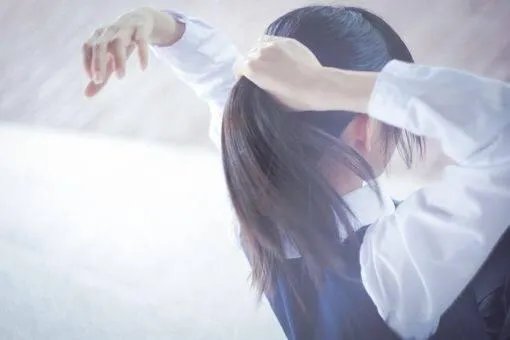 有没有绑马尾的美女照片做手机壁纸？