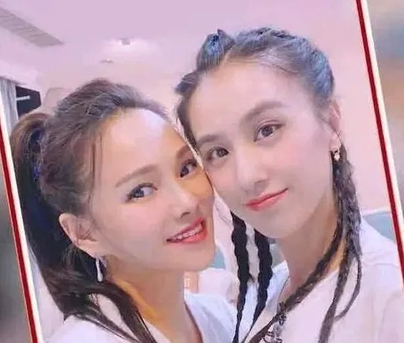 伊能静抱着黄圣依哭，有谁注意黄圣依的手放哪？忍不住笑出了声,你怎么看？