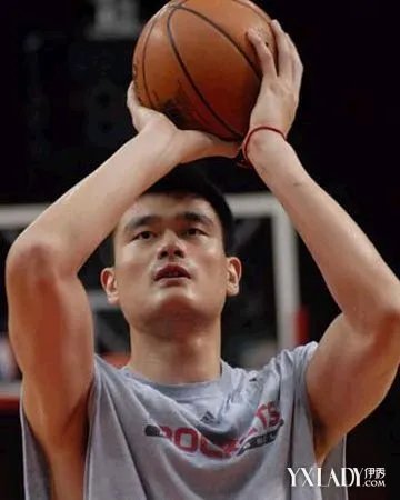 姚明罚篮连中30个球中年发福了手感还在