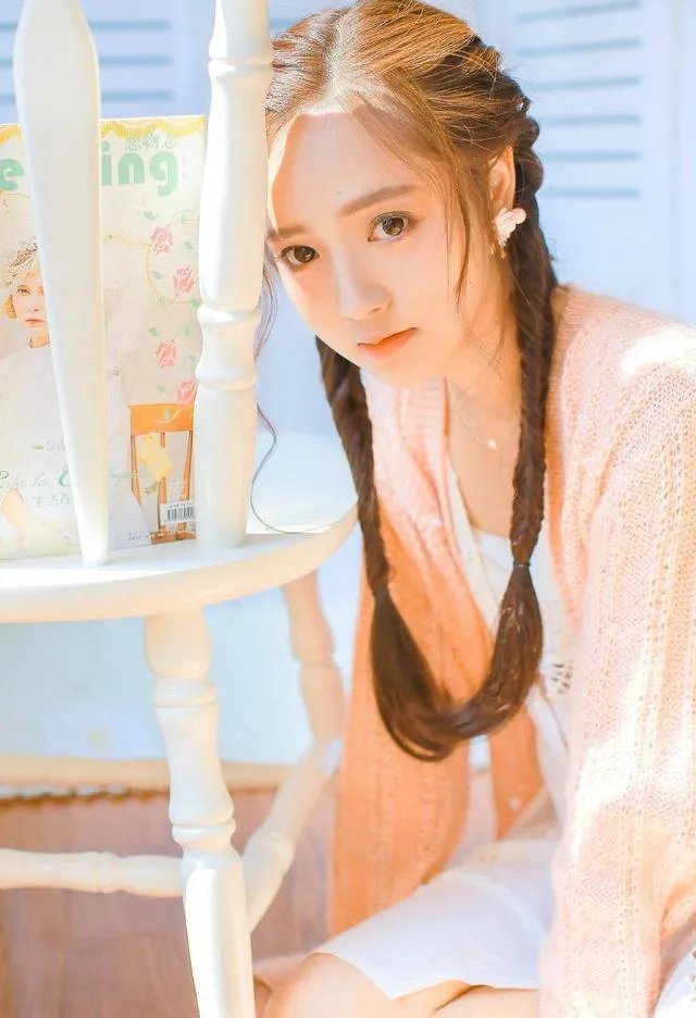 有没有绑马尾的美女照片做手机壁纸？