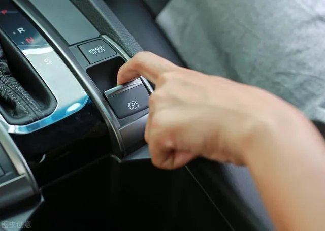 车辆开启定速巡航后被锁死在120无法刹车，一小时后才刹车成功，其后能否继续行驶？