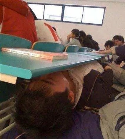 大学生为何喜欢上课睡觉？