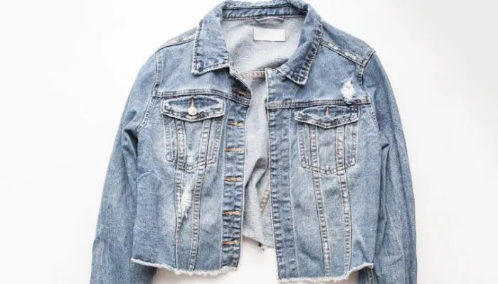 牛仔外套怎么搭配好看 牛仔短外套如何搭配