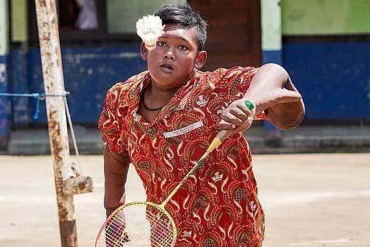 世界最胖男孩重380斤，成功减肥后留下一身赘肉，后来如何处理？