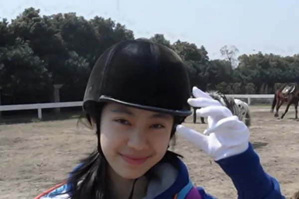 何政军妻子是谁？ 15岁女儿清纯照曝光