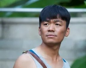 16岁获电影皇帝称号的王宝强，跌跌撞撞到今天靠运气吗？