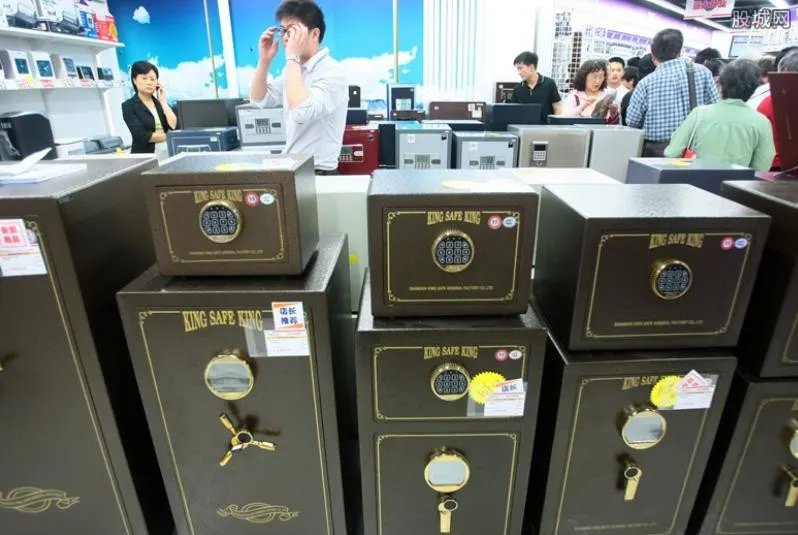 保险柜没电打不开怎么办 可尝试这两种方法