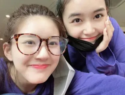 赵露思晒照与吴磊曾黎同框,眨眼放电尽显可爱一面,她在圈内有哪些好友?