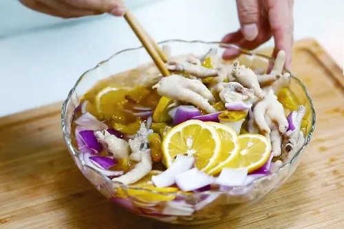 柠檬泡椒凤爪的做法 自制泡椒凤爪的方法