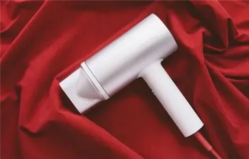 吹风机的功率一般多大