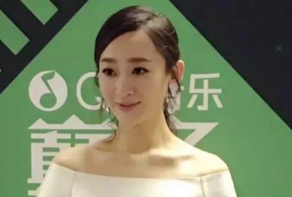 严艺丹十大热门歌曲排行榜：《醉城伤》上榜，第一让人陶醉