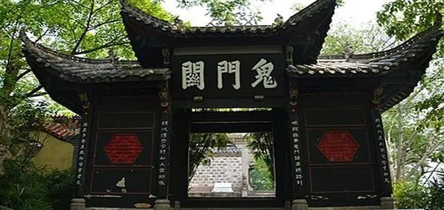 对重庆市丰都县的鬼城，为什么叫鬼城，能科普一下吗？